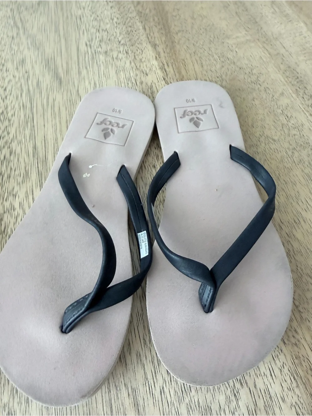 Reef Kids Beige Footbed Flip Flop Duo with Pink Glitter and Black Straps 9/10